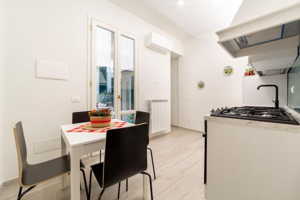 Casa Lorenzo With A Quiet Tiny Patio Apartment *