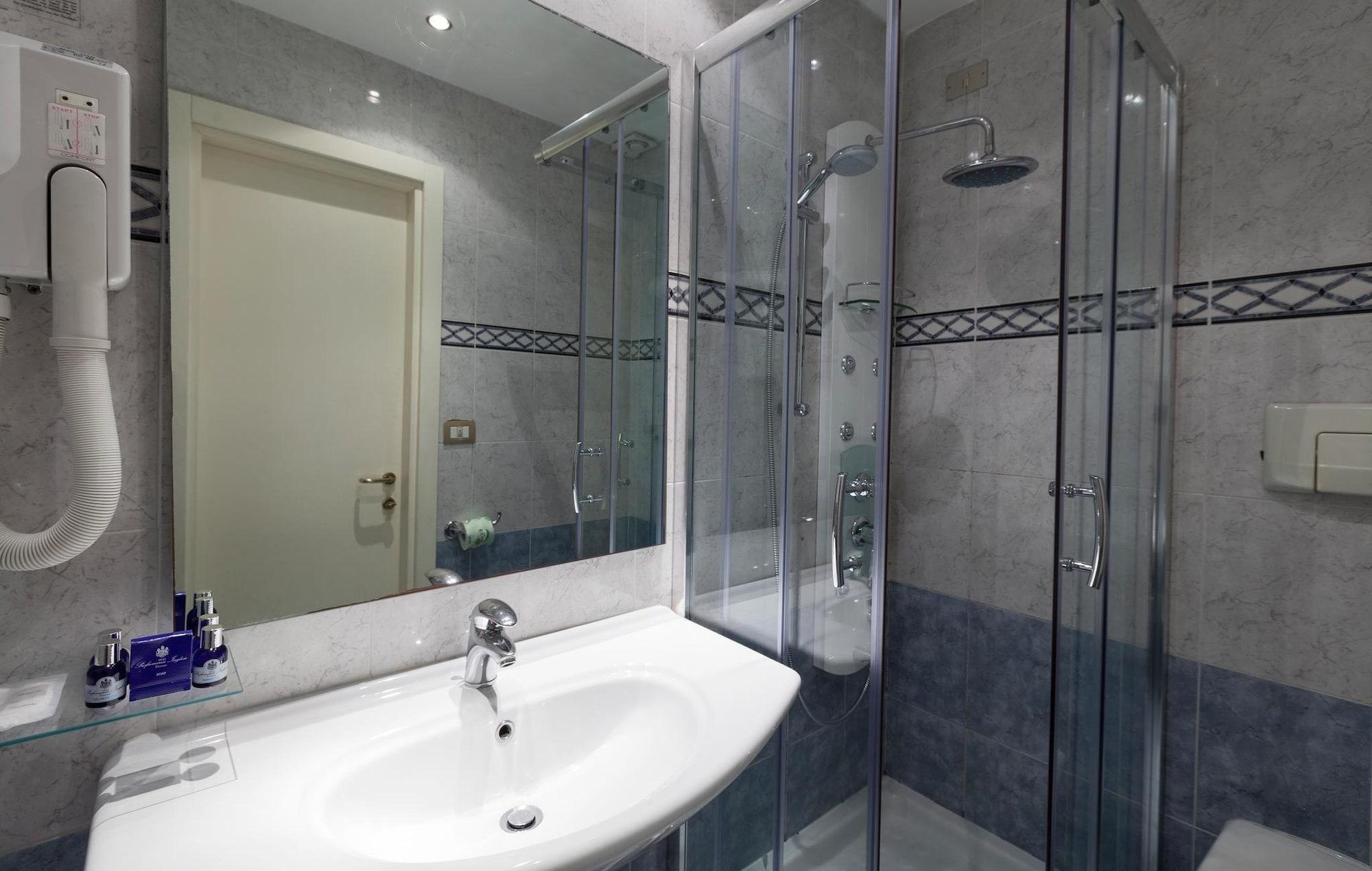 Hotel Arizona 3*