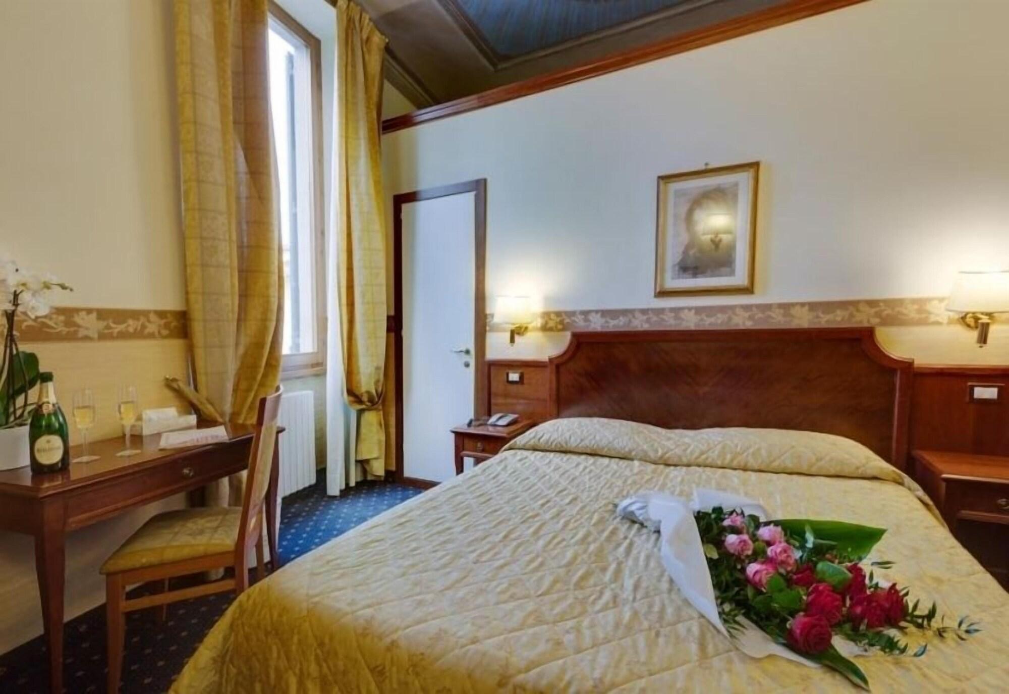 Hotel Arizona 3*