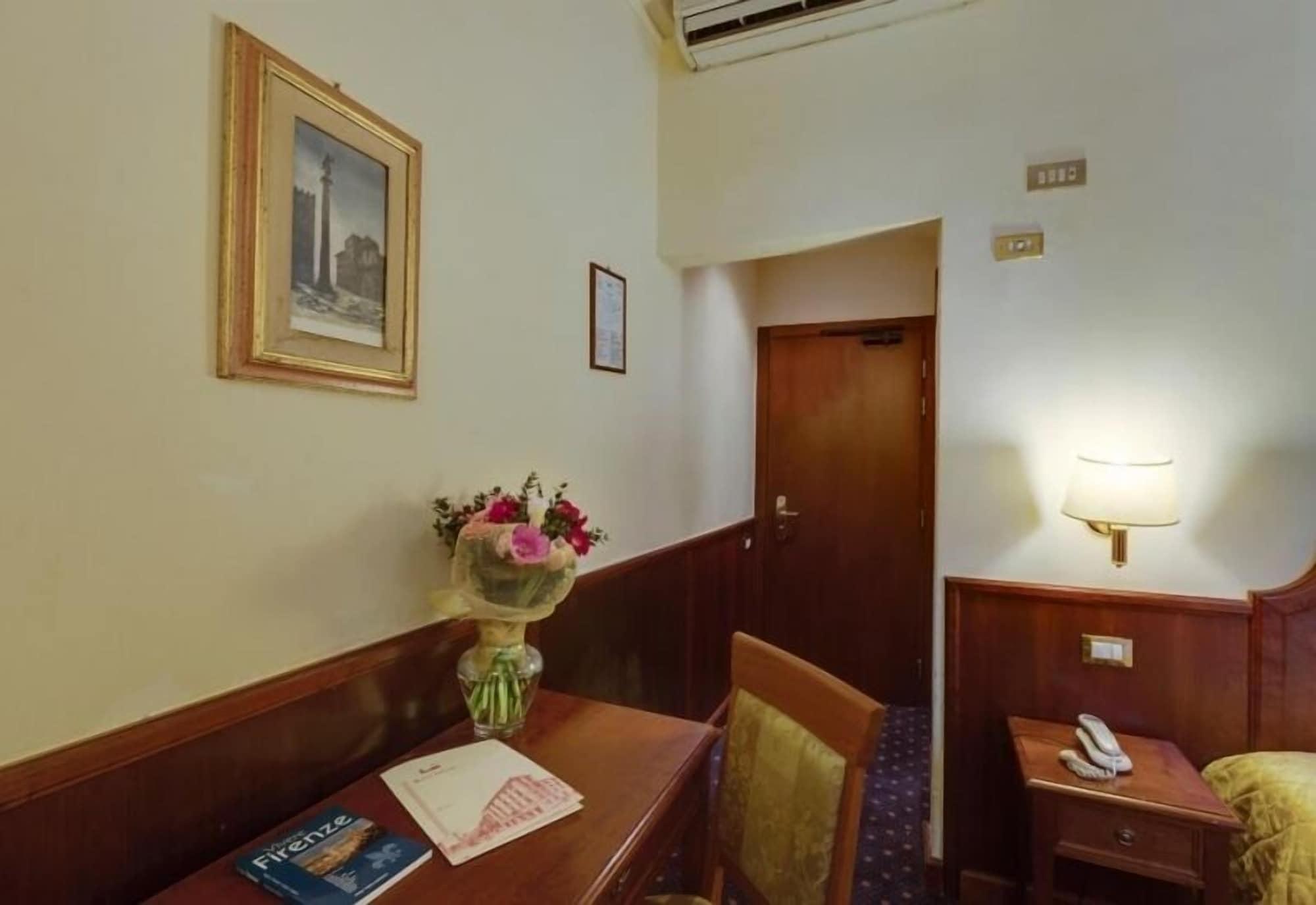 Hotel Arizona 3*