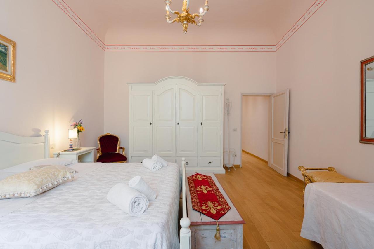 Ghibellina Elegant With 4 Bedrooms Apartment Florence