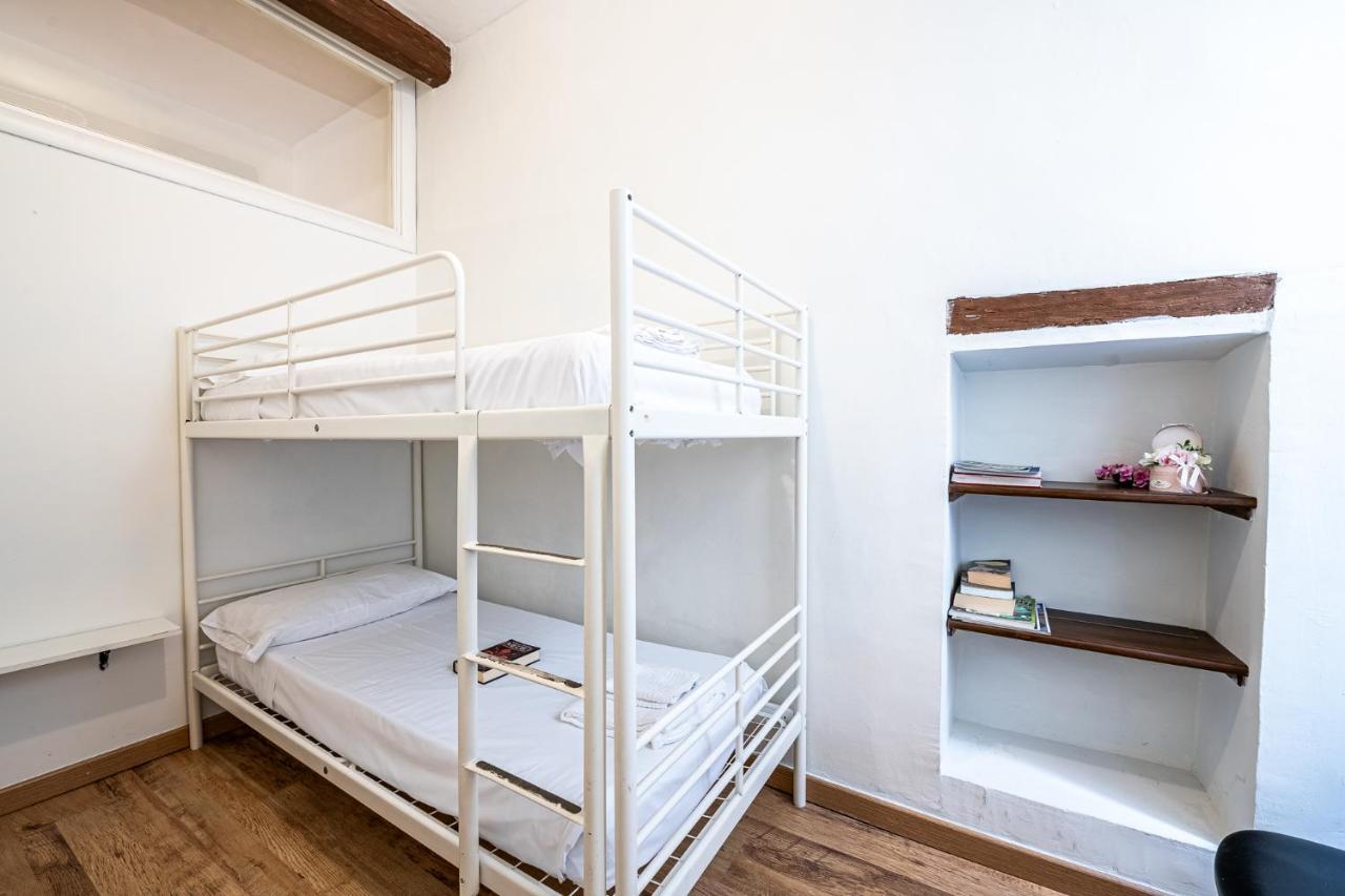 Student's Apartment-simple&basic In The Center Of