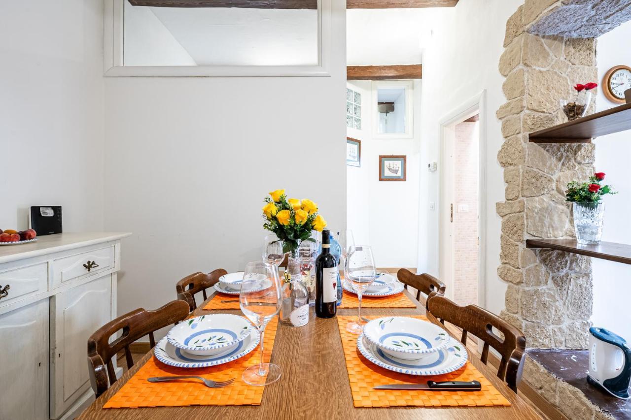 Student's Apartment-simple&basic In The Center Of Florence