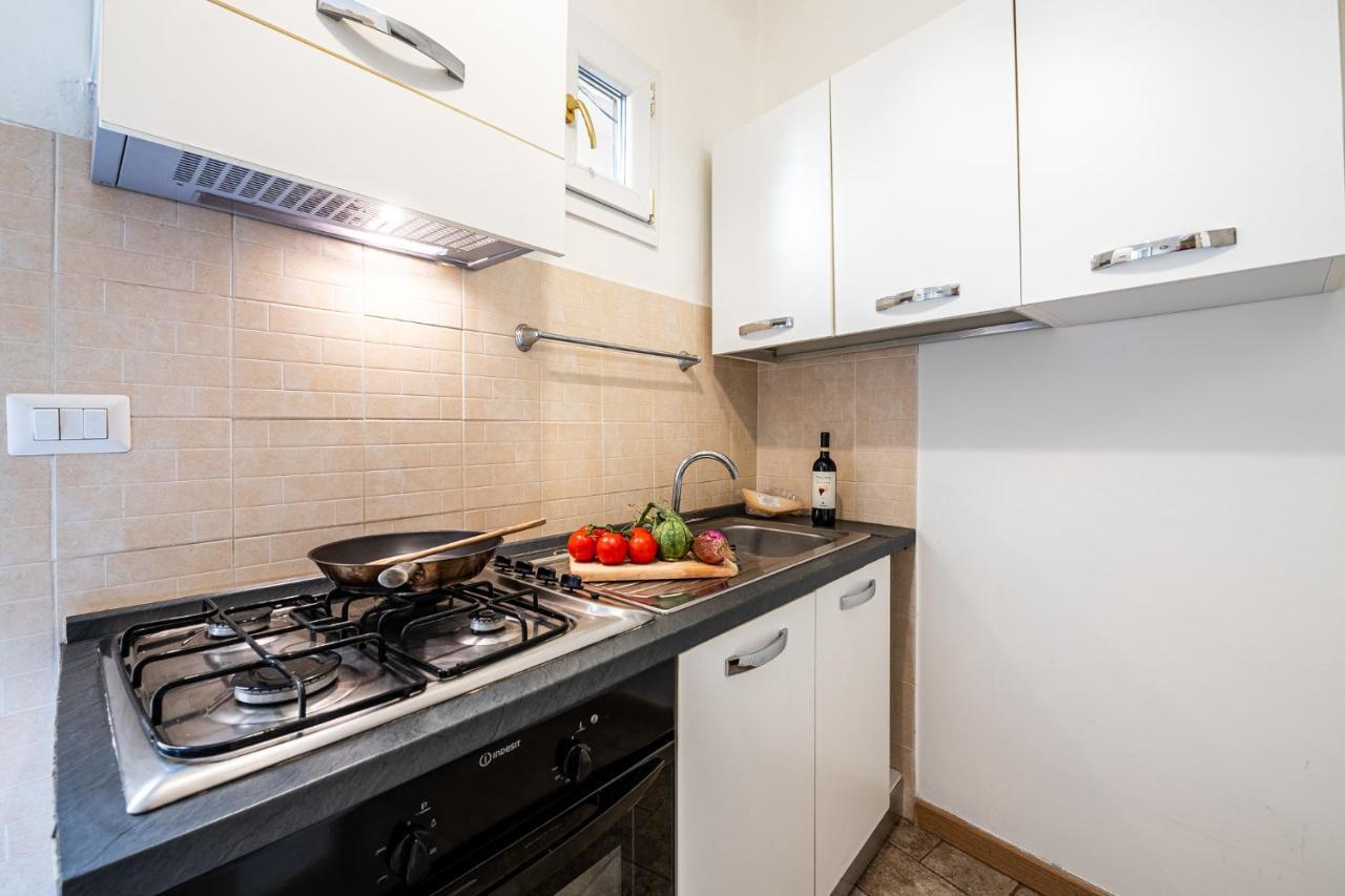 Student's Apartment-simple&basic In The Center Of