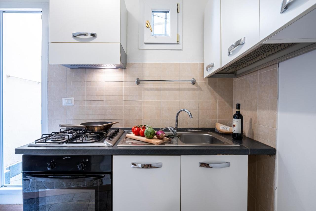 Student's Apartment-simple&basic In The Center Of Appartamento