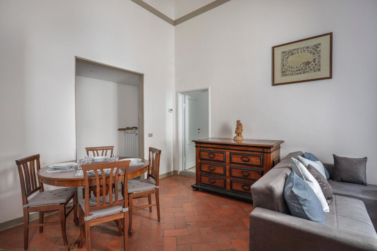In Florence's Heart: Via Delle Seggiole Apartment *