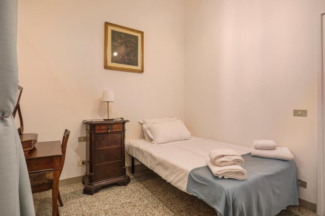 In Florence's Heart: Via Delle Seggiole Apartment