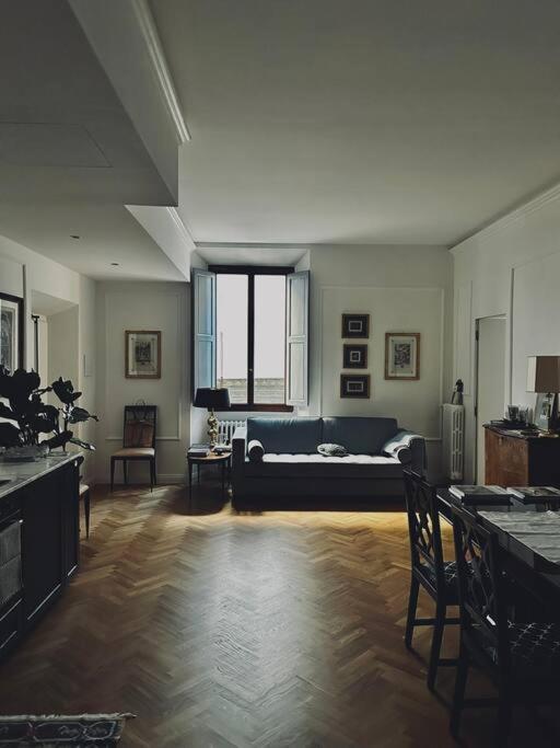Ottavia, Santa Maria Novella Apartment *