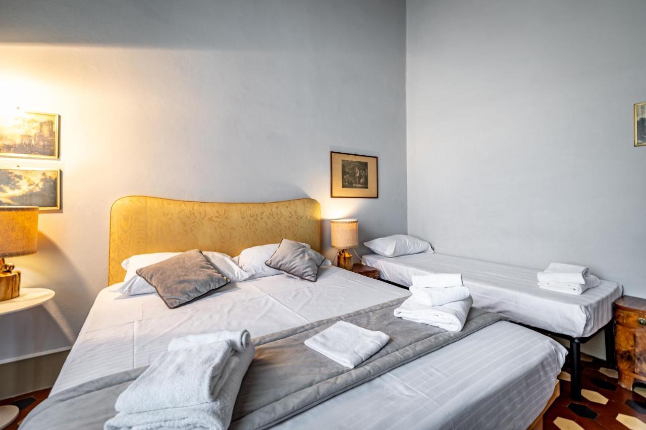 Roommo D'azeglio * Florence