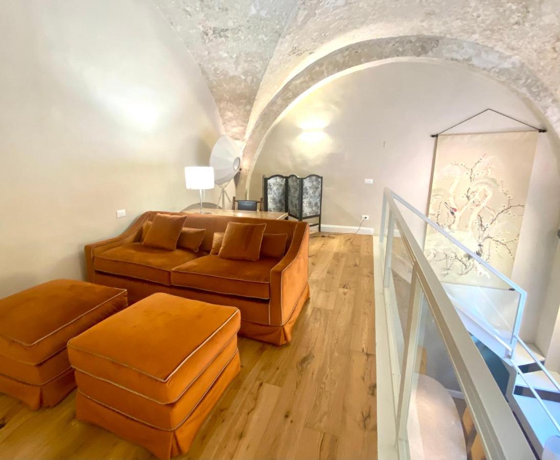 Accademia Newly Renovated Ancient Abbey Apartment Florence