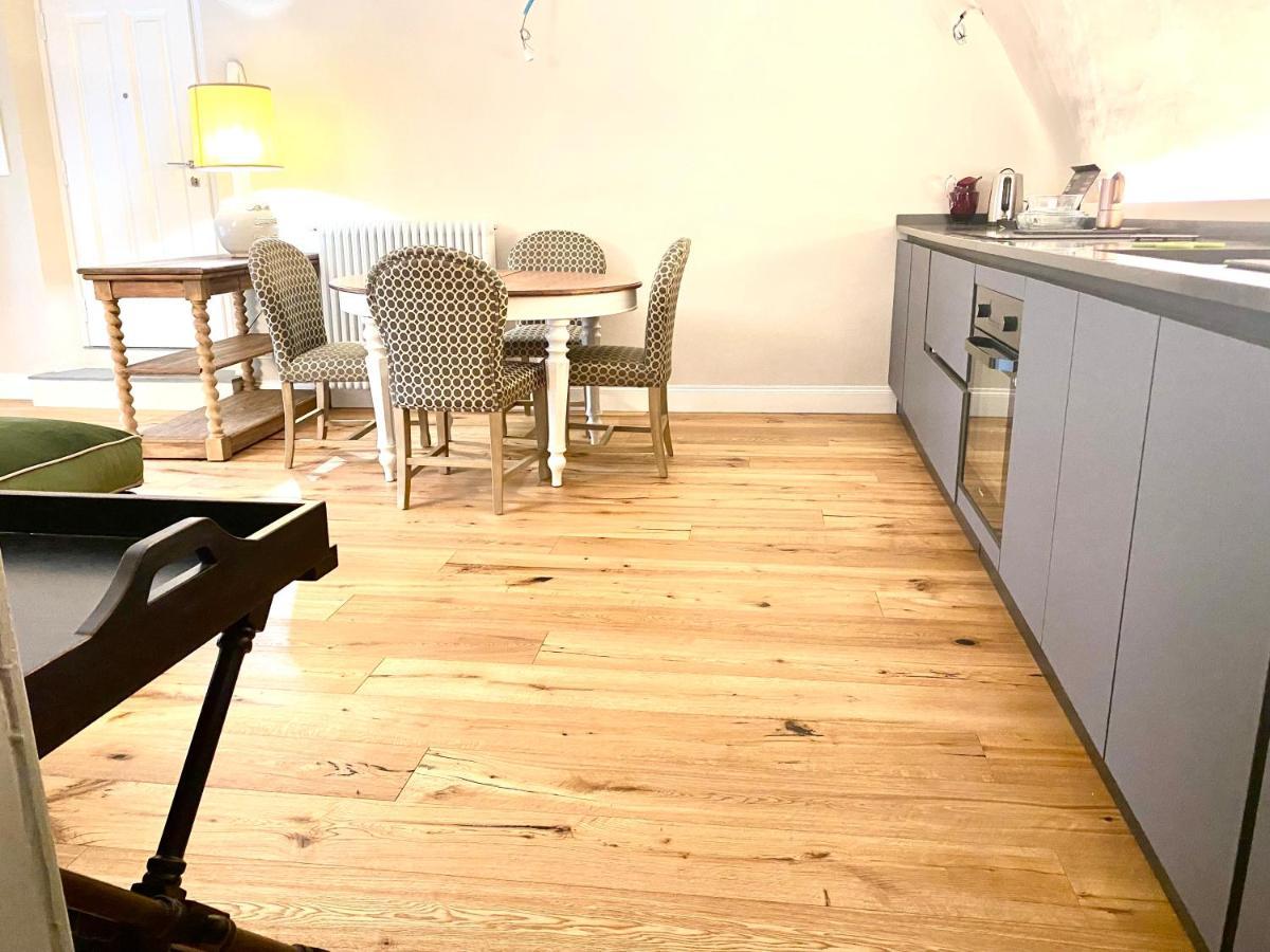 Accademia Newly Renovated Ancient Abbey Apartment Florence