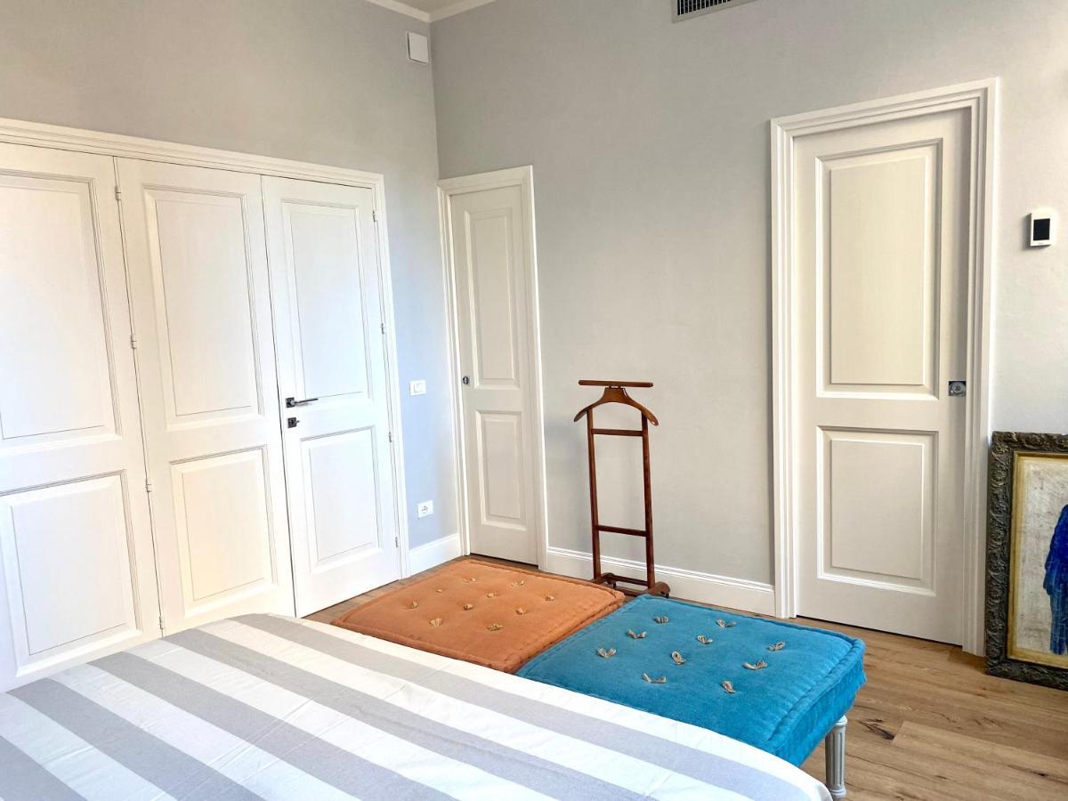 Accademia Newly Renovated Ancient Abbey Apartment Florence