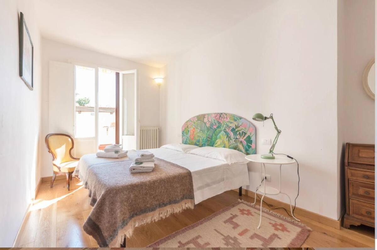 Airy One Bedroom With Terrace Near Palazzo Pitti Florence