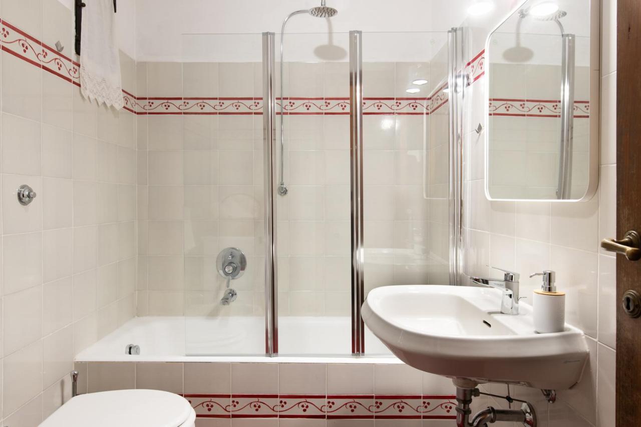 Spacious Family Flat S. Spirito 8 Sleeps Apartment Florence