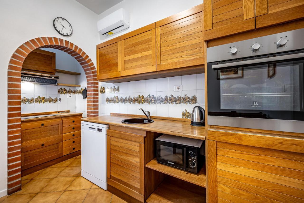 Yid Comfortable With Lift Apartment Florence