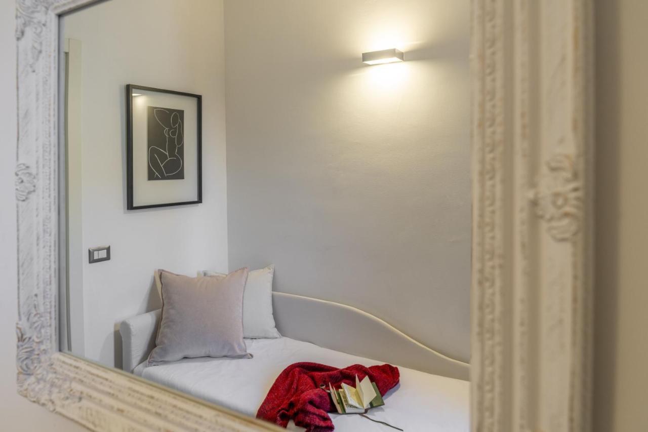 Bright Santa Croce Apartment Florence