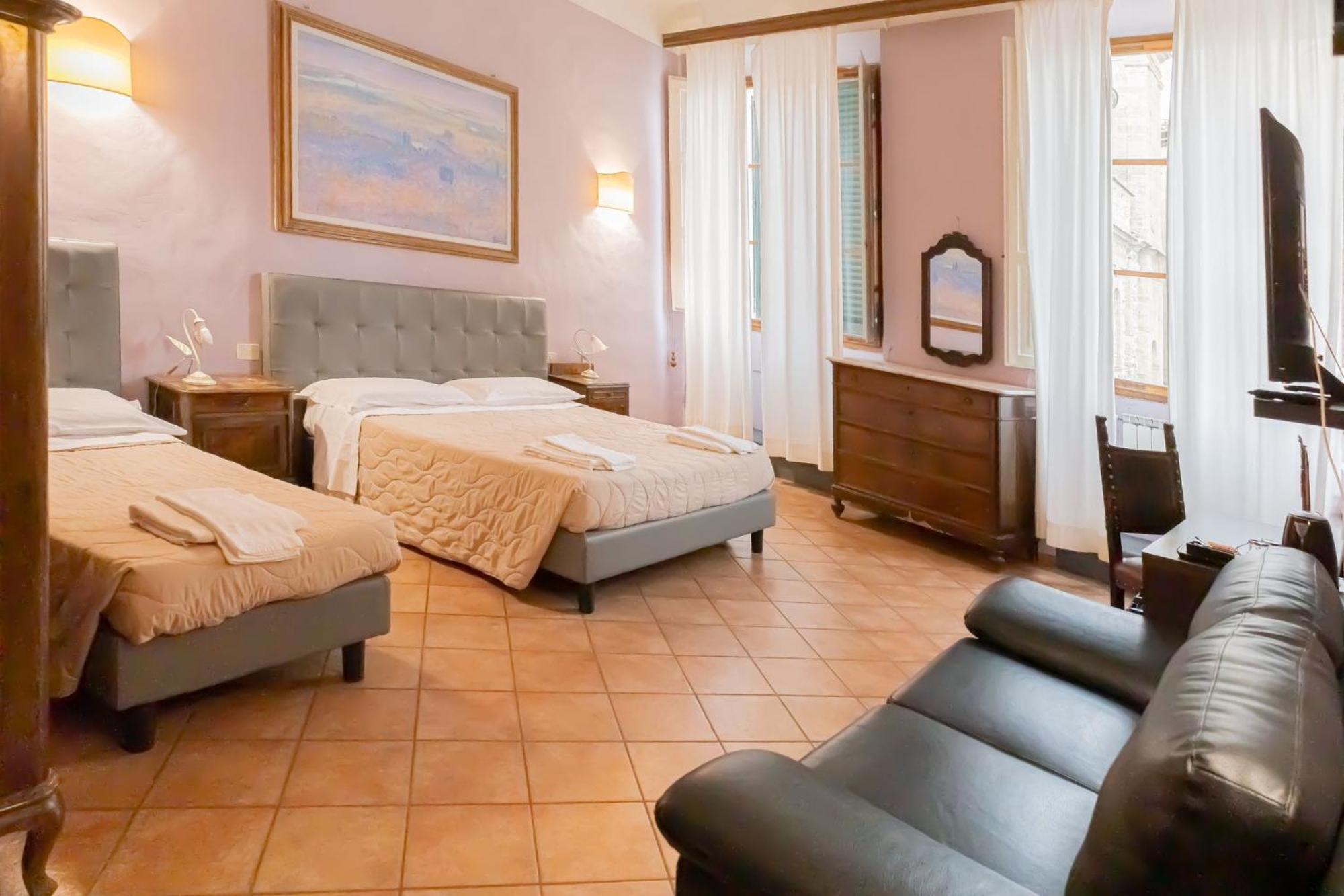 Hostel Emerald Palace *