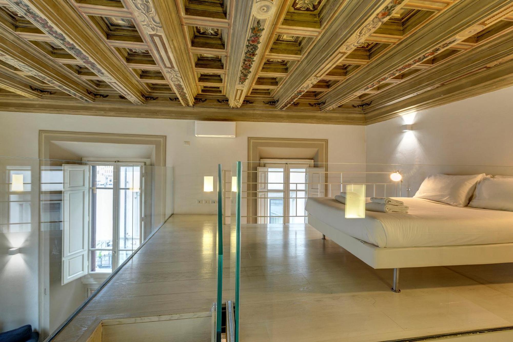 Gold Apartment