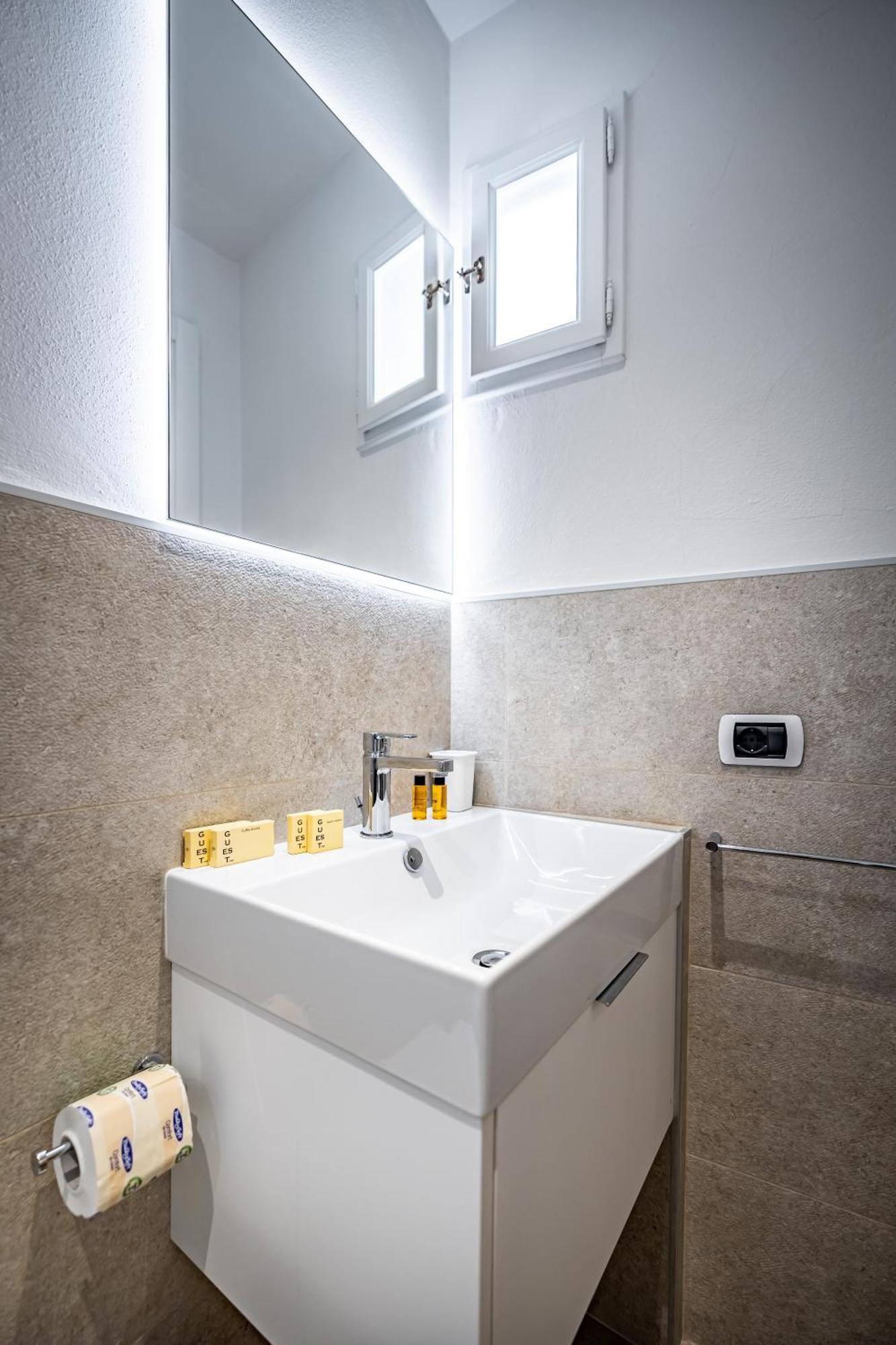 Appartamento Roommo Via Dei Pilastri Giada *