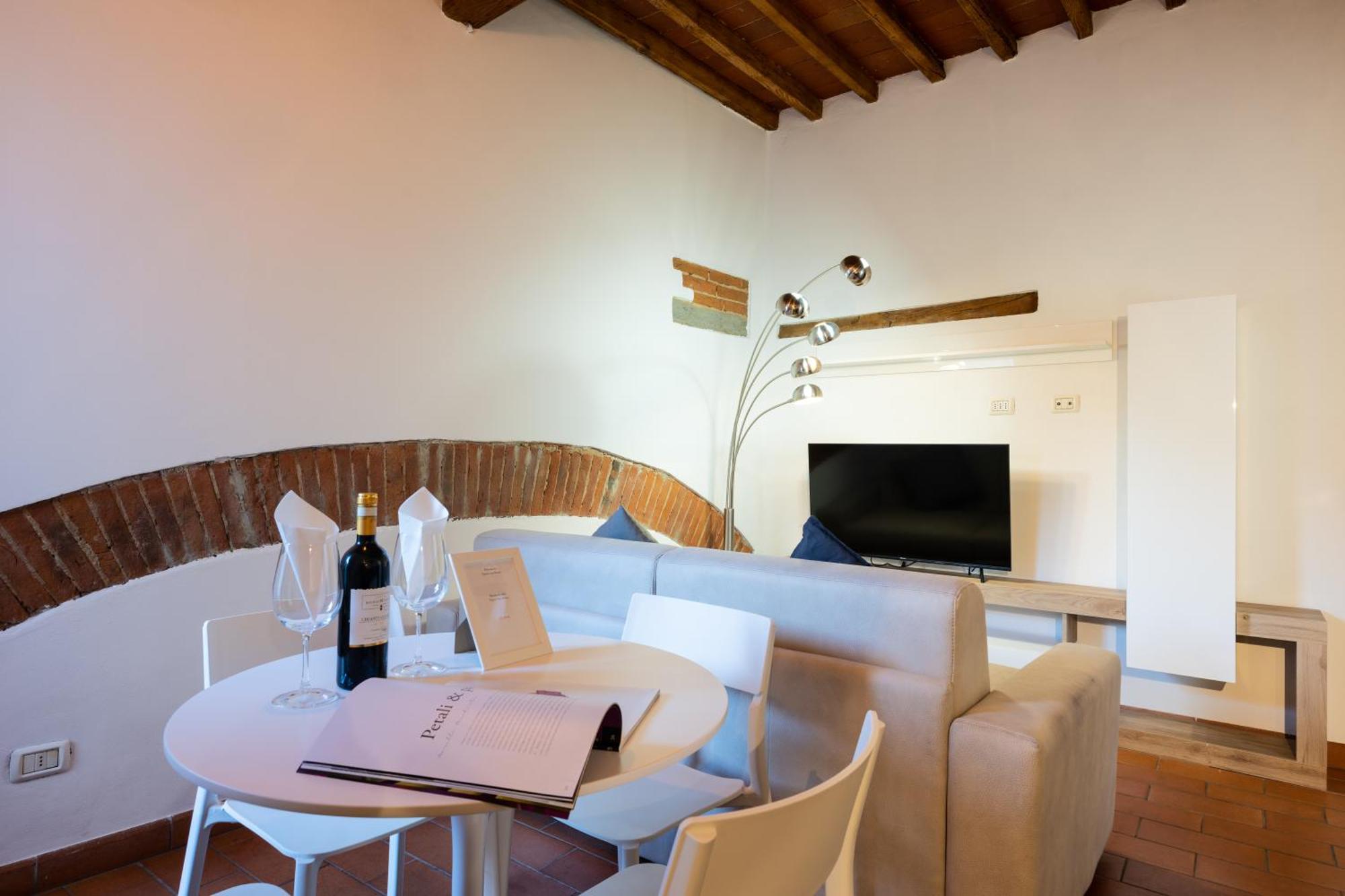 Apartment Tipica Cozy House + Parking!