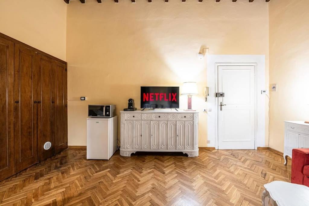 Historic Centre Elegant Apartment *