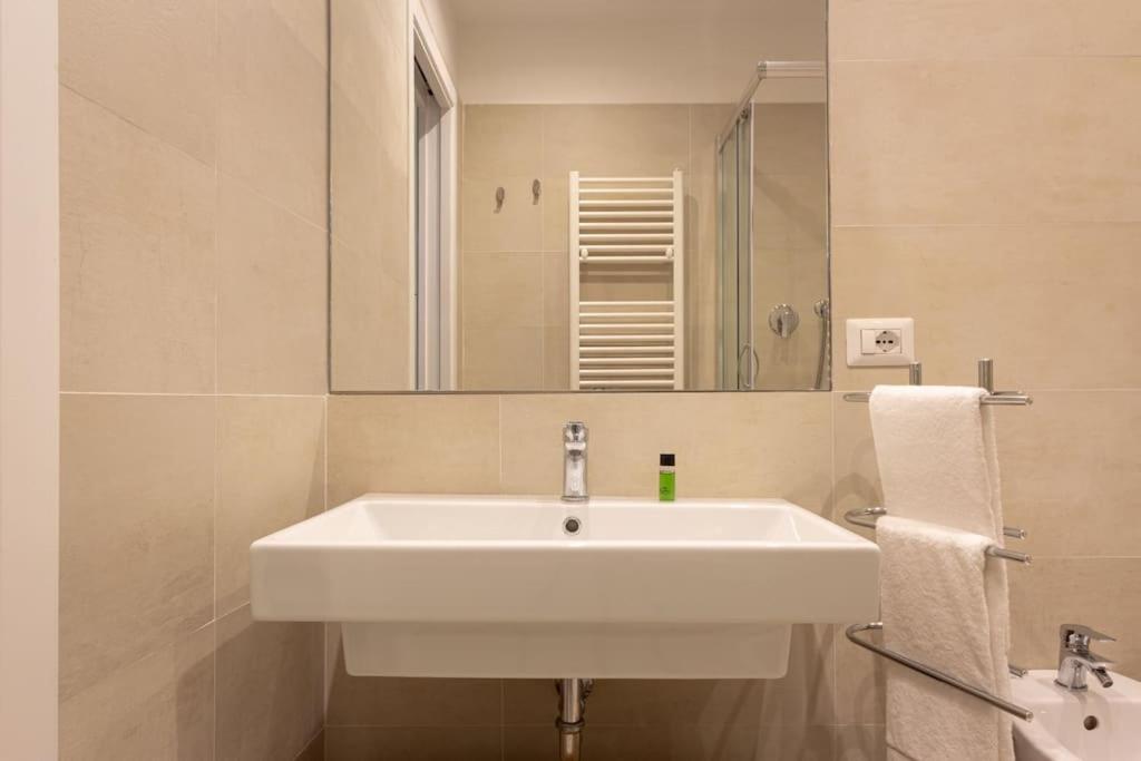 Ciompi Square-hosted By Sweetstay Apartment
