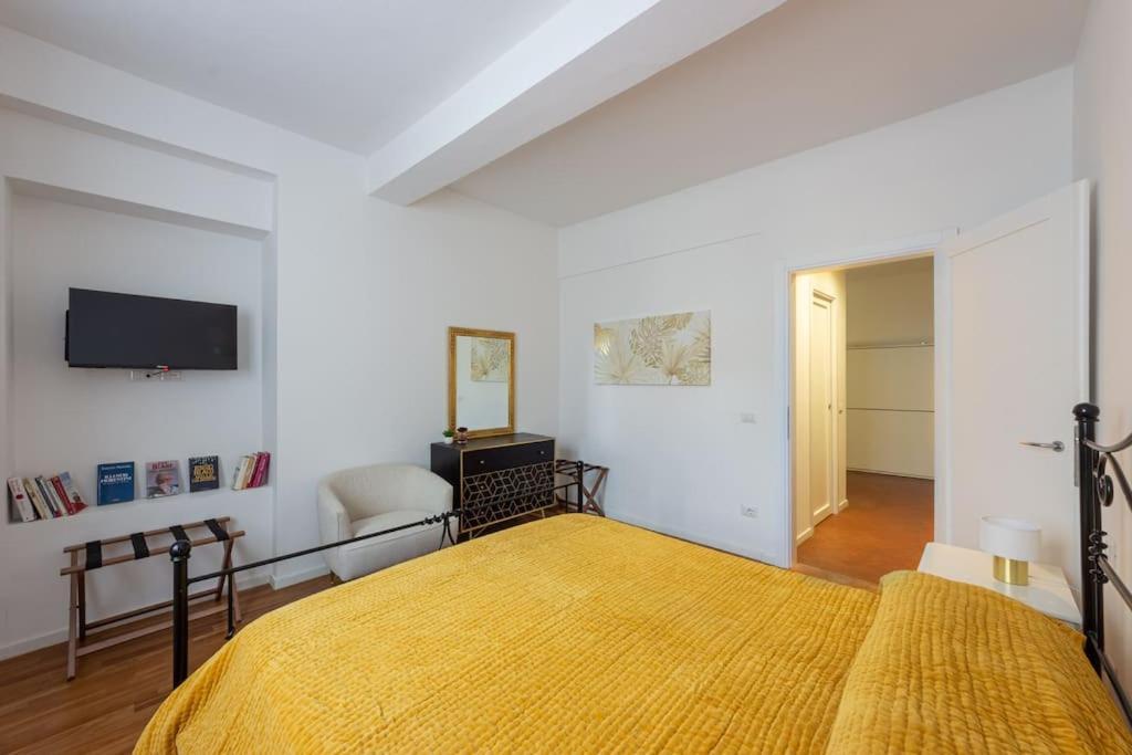 Apartment Ciompi Square-hosted By Sweetstay