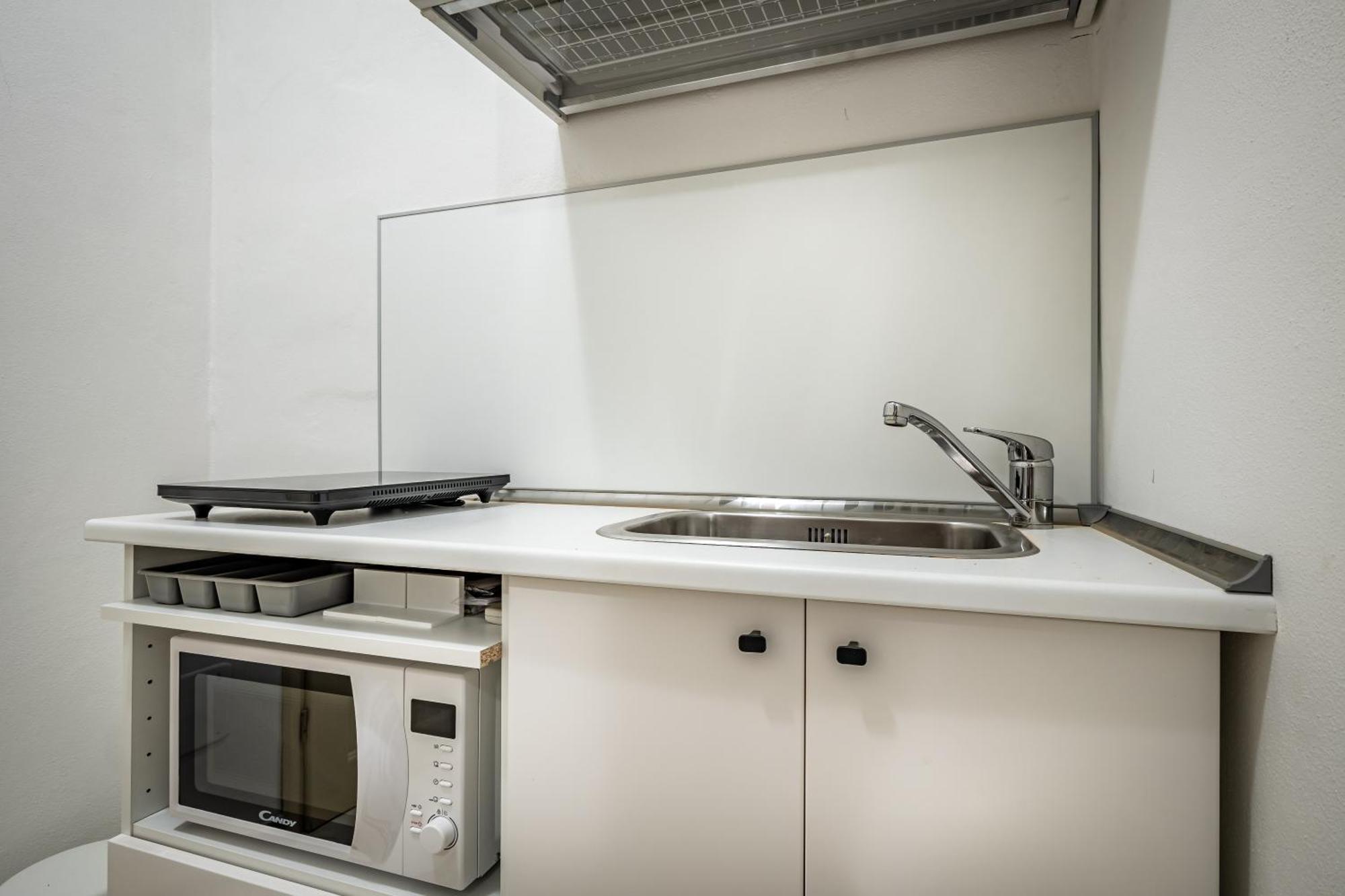 Yid Agnolo Three Bedroom In Apartment *