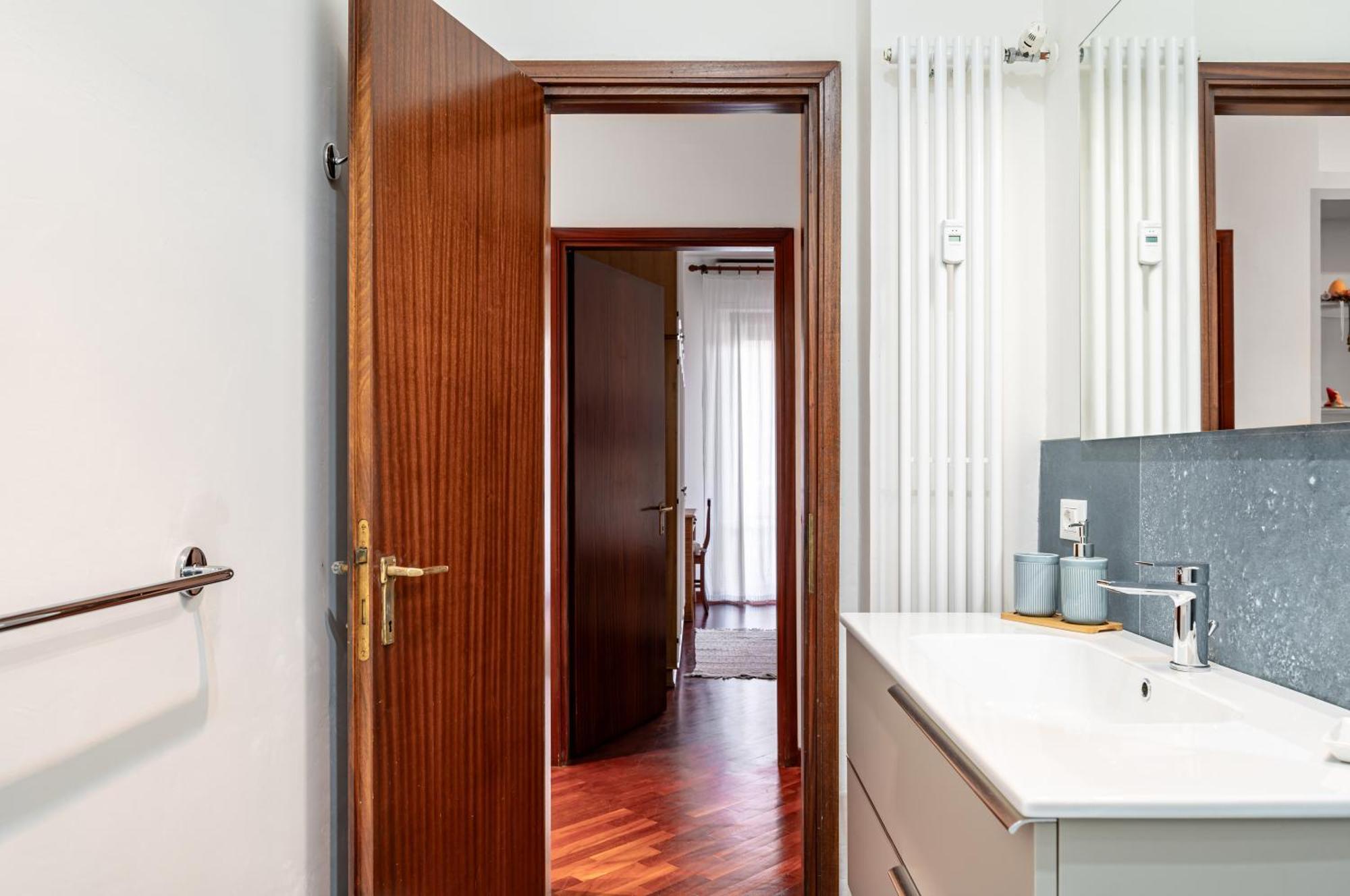 Visarno & Roomy Flat X6 With Parking