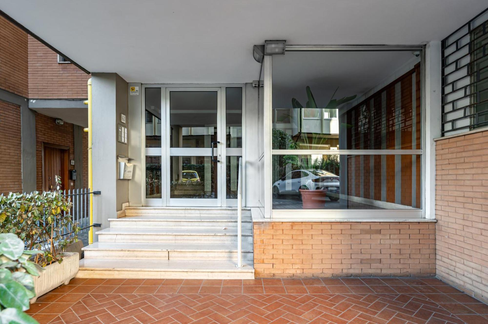 Visarno & Roomy Flat X6 With Parking Appartamento