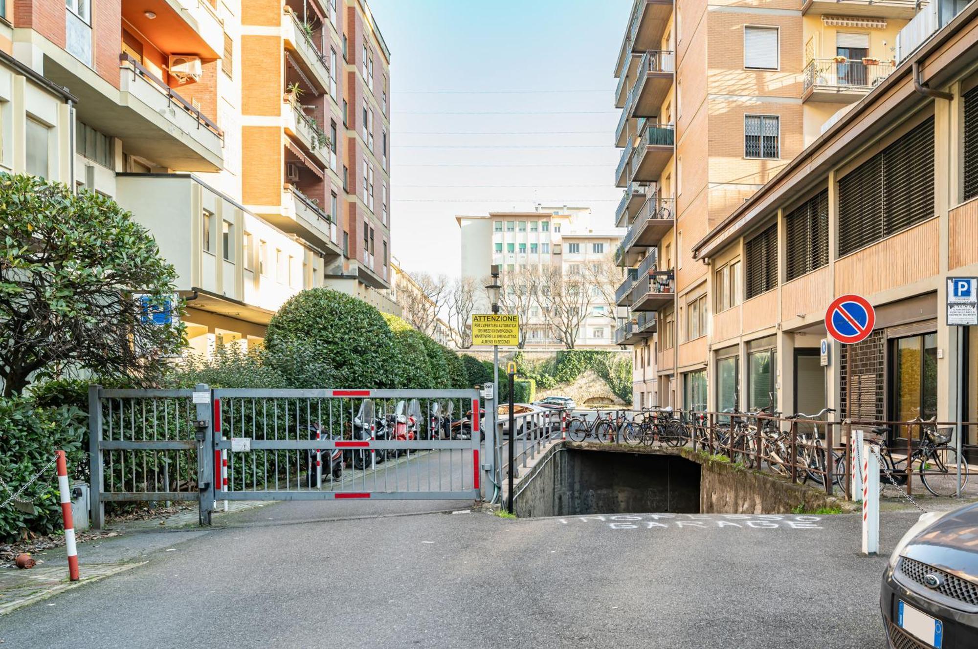 Visarno & Roomy Flat X6 With Parking Appartamento