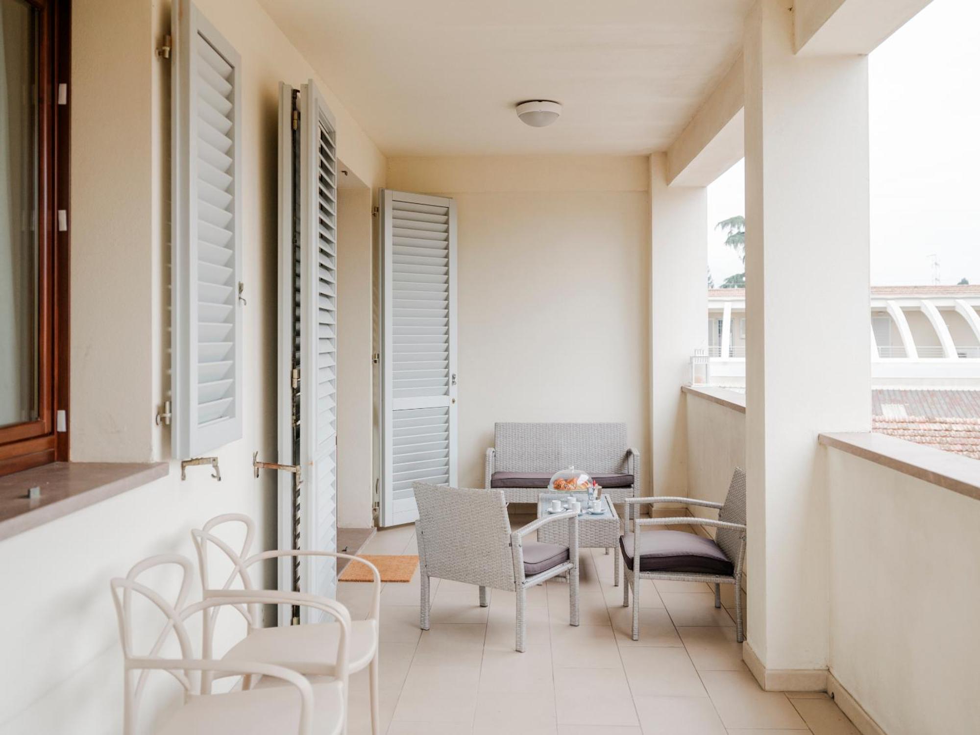 Casa Alessia - Romantic Urban Retreat With Terrace Apartment *