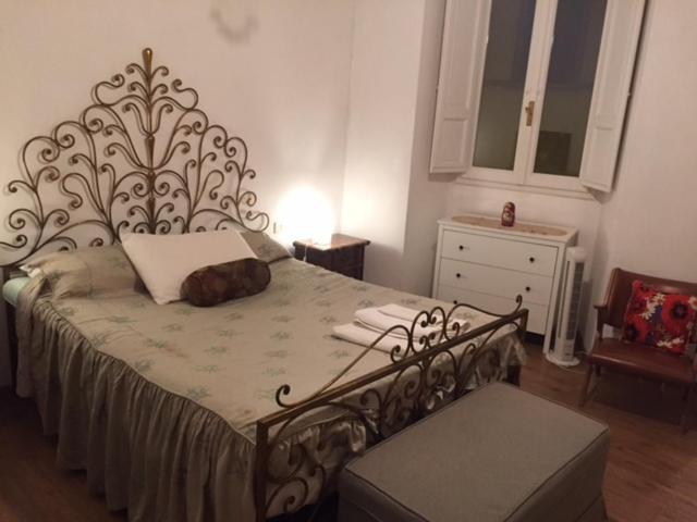 Double Large In Santo Spirito Oltrarno Homestay