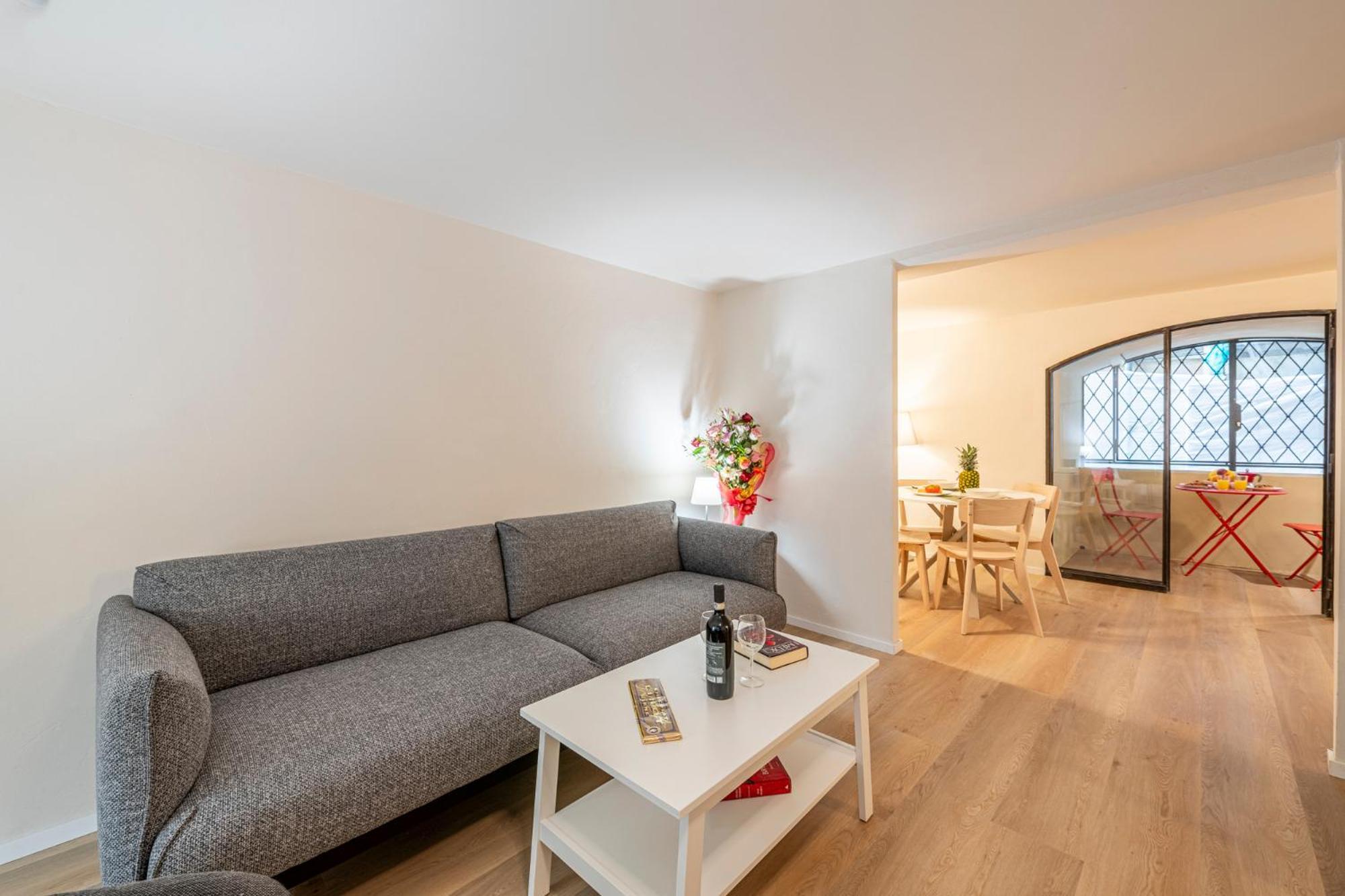 Two Towers-ramaglianti & Belfredelli Apartment