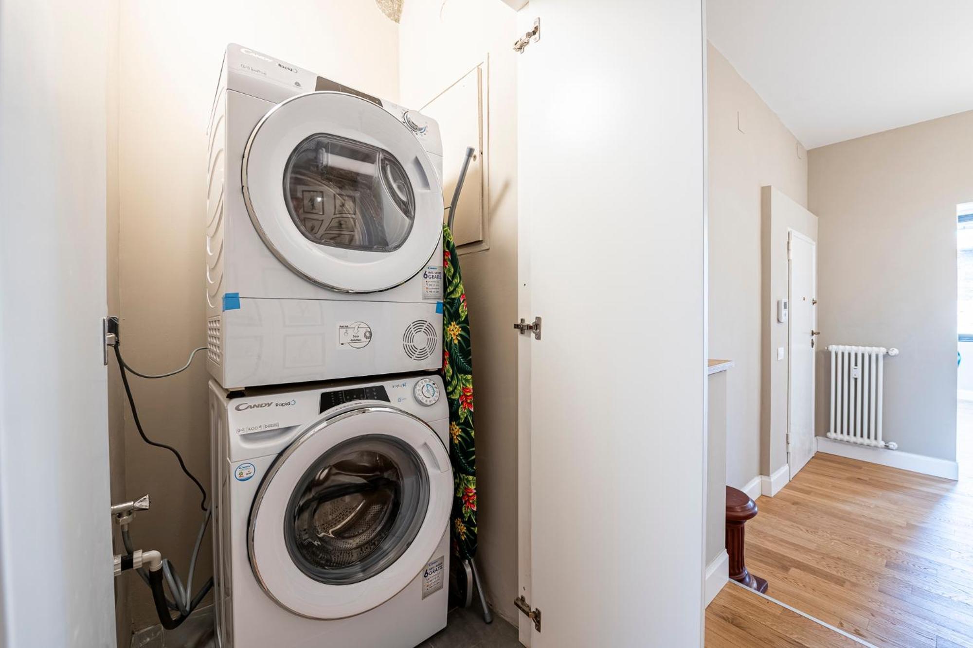 Two Towers-ramaglianti & Belfredelli Apartment *