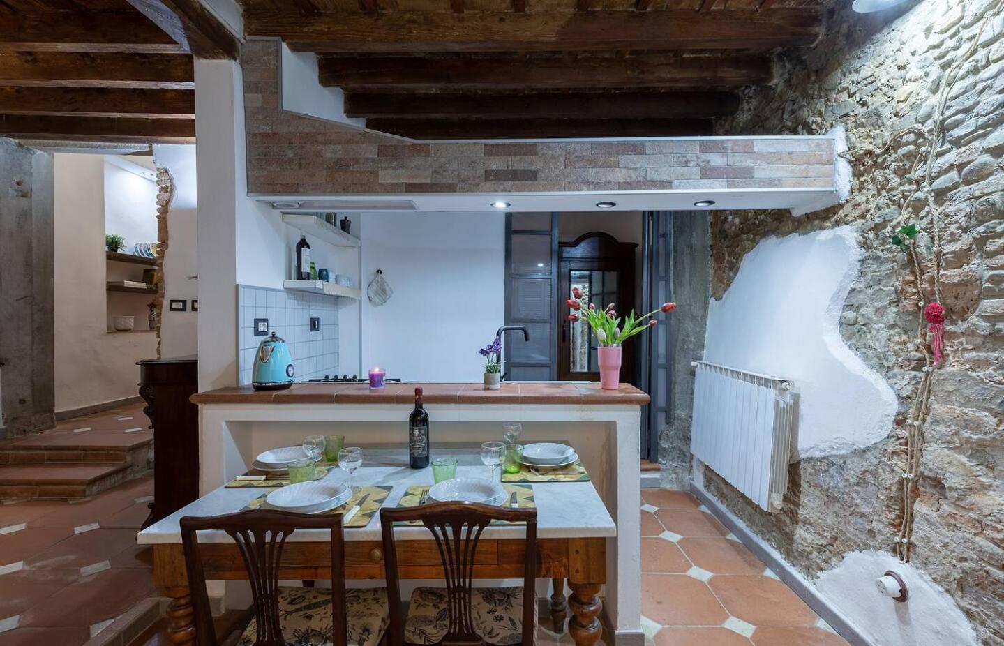 The Ancient Serragli Court Apartment