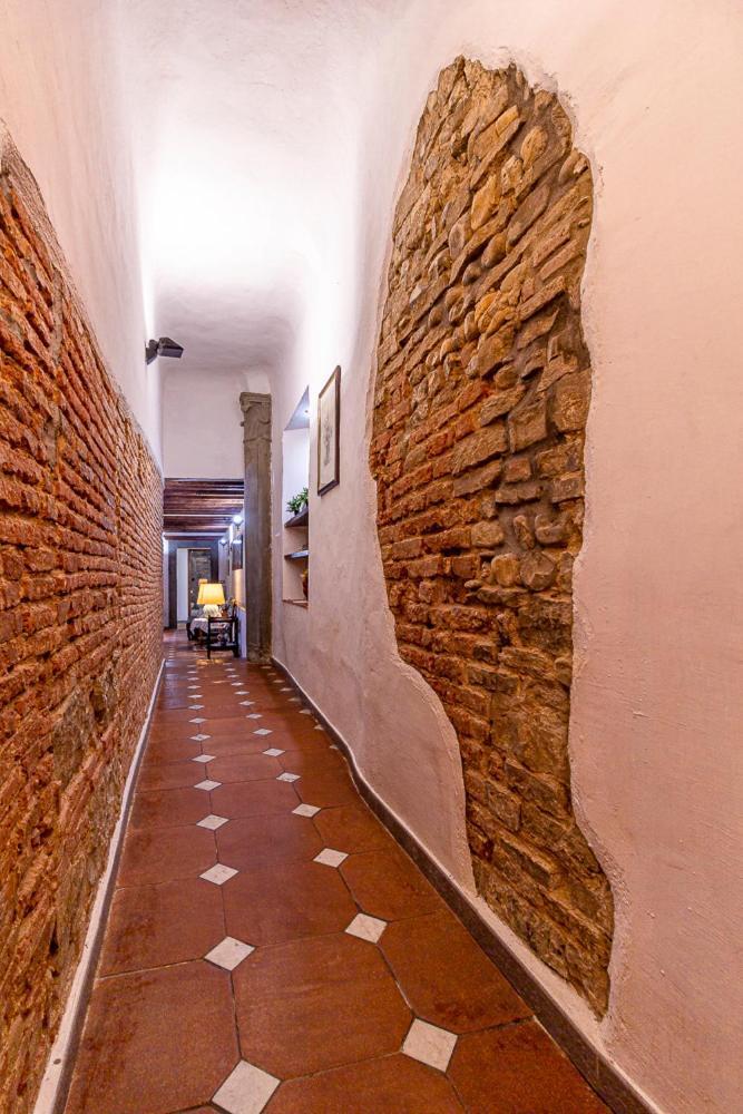 The Ancient Serragli Court Apartment