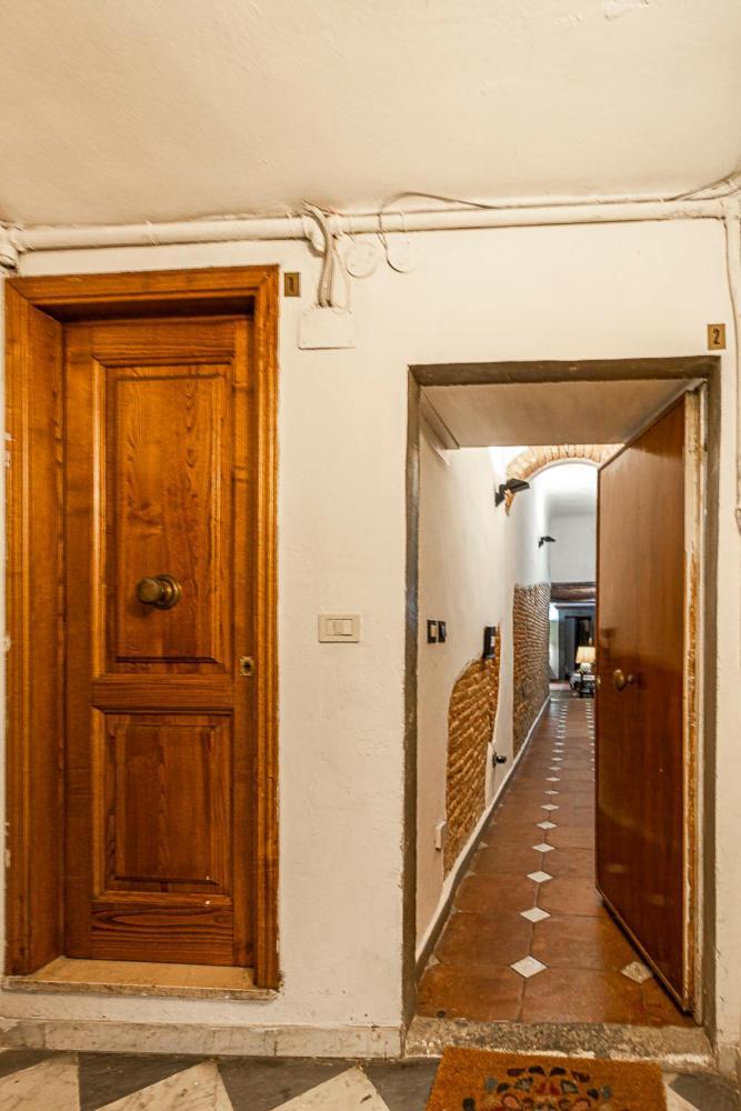 The Ancient Serragli Court Apartment *