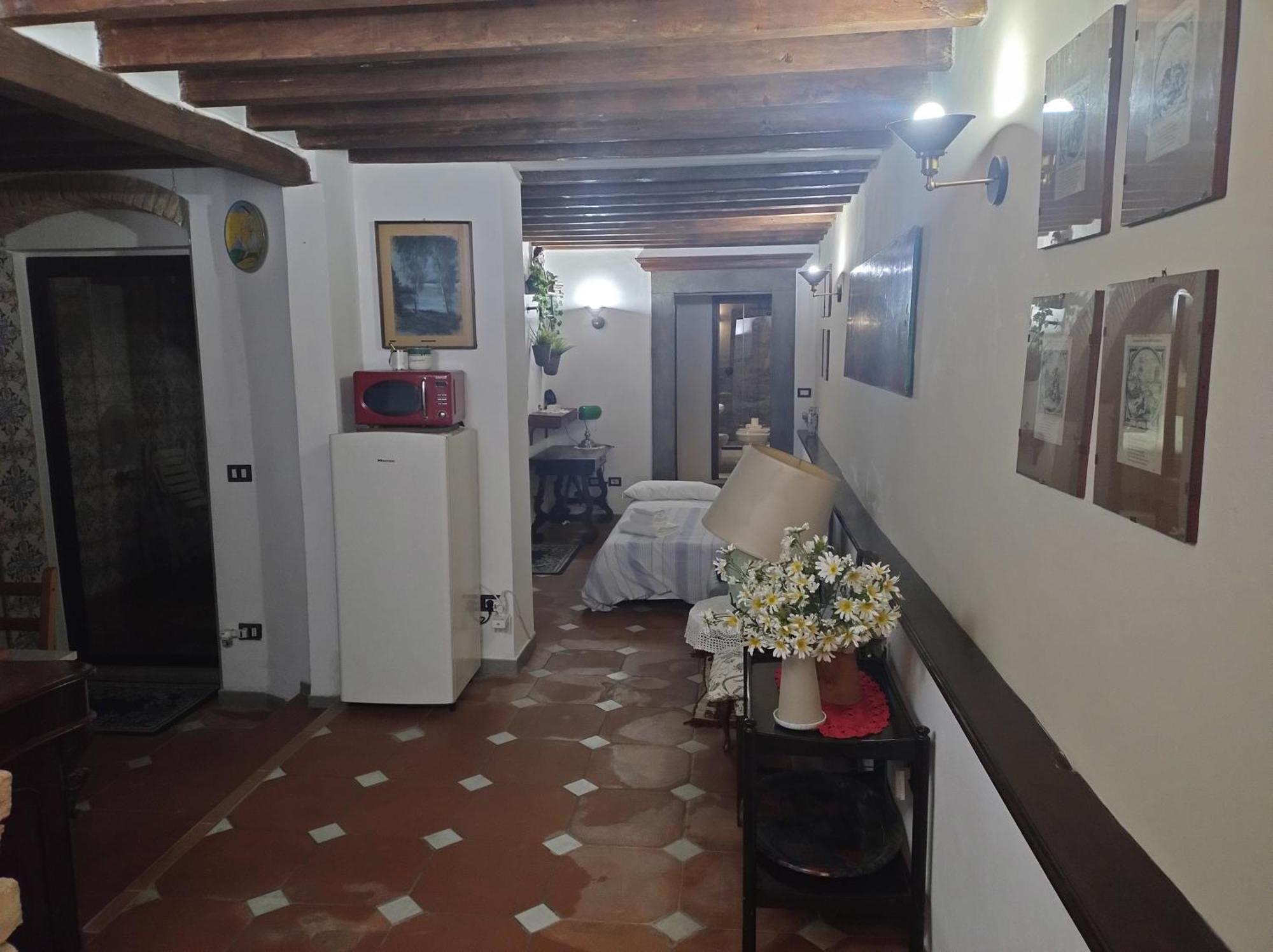 The Ancient Serragli Court Apartment *