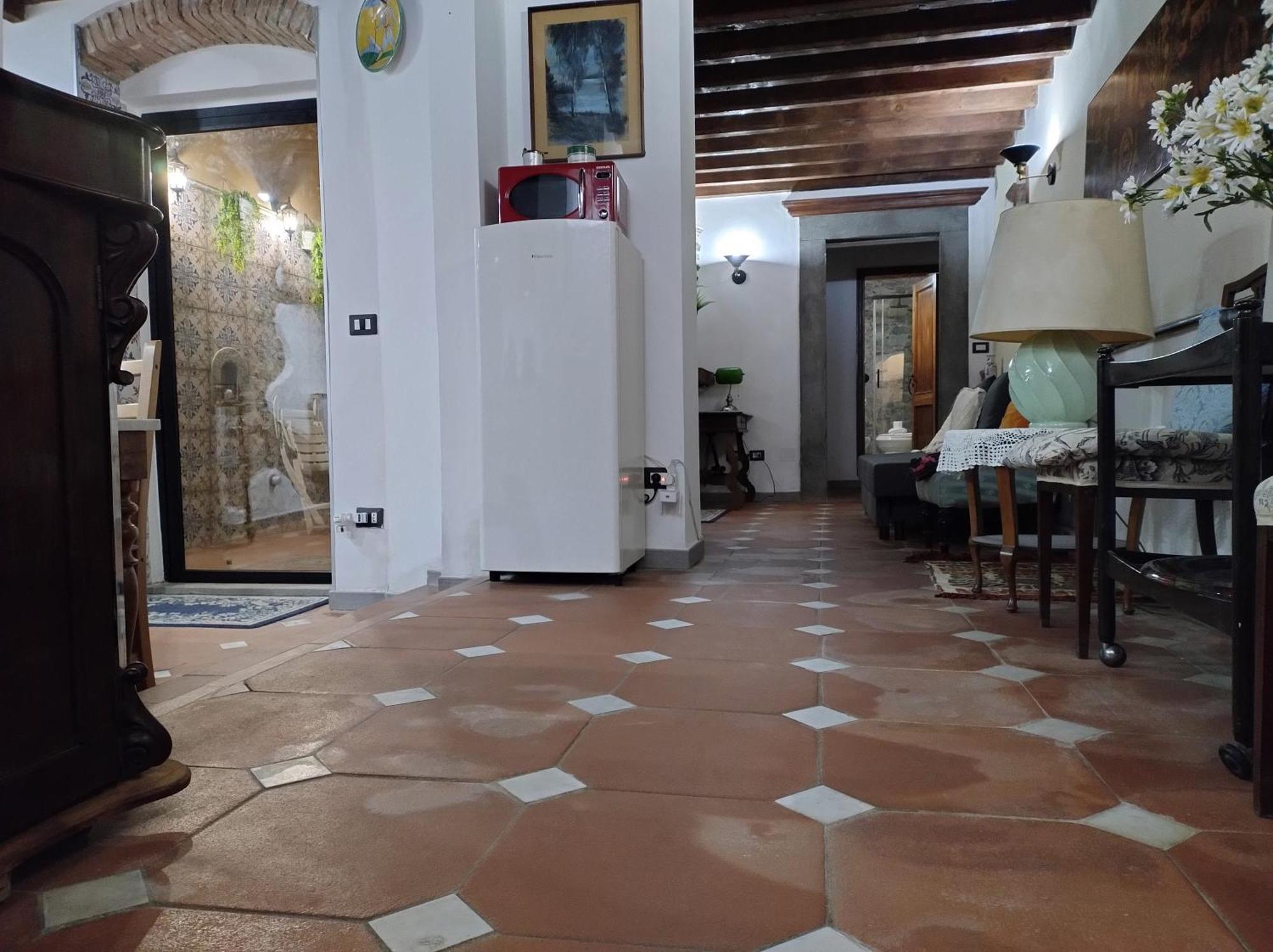 The Ancient Serragli Court Apartment *