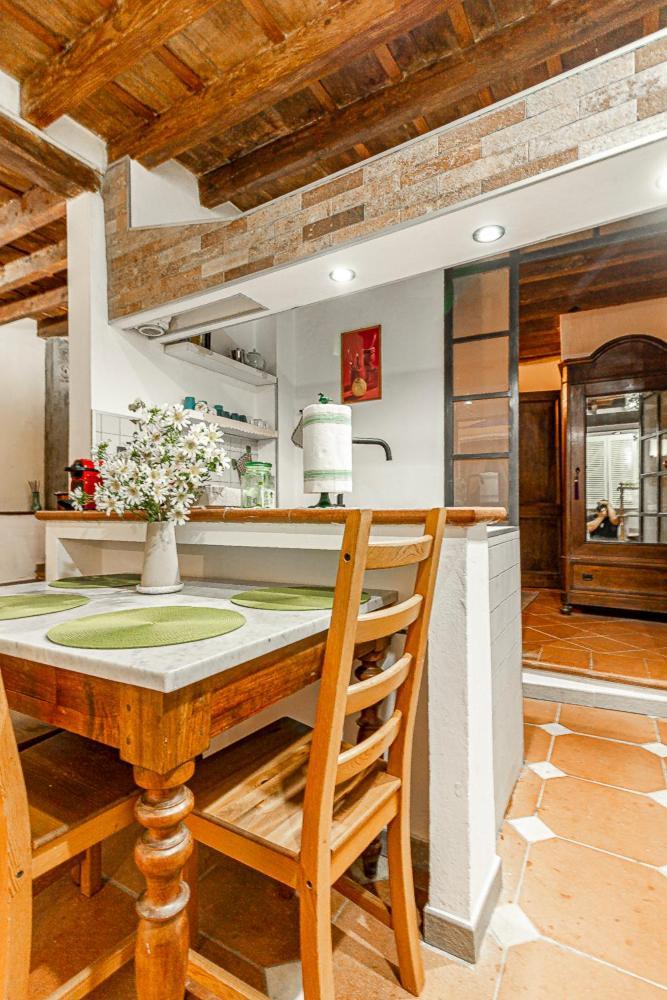 The Ancient Serragli Court Apartment Florence