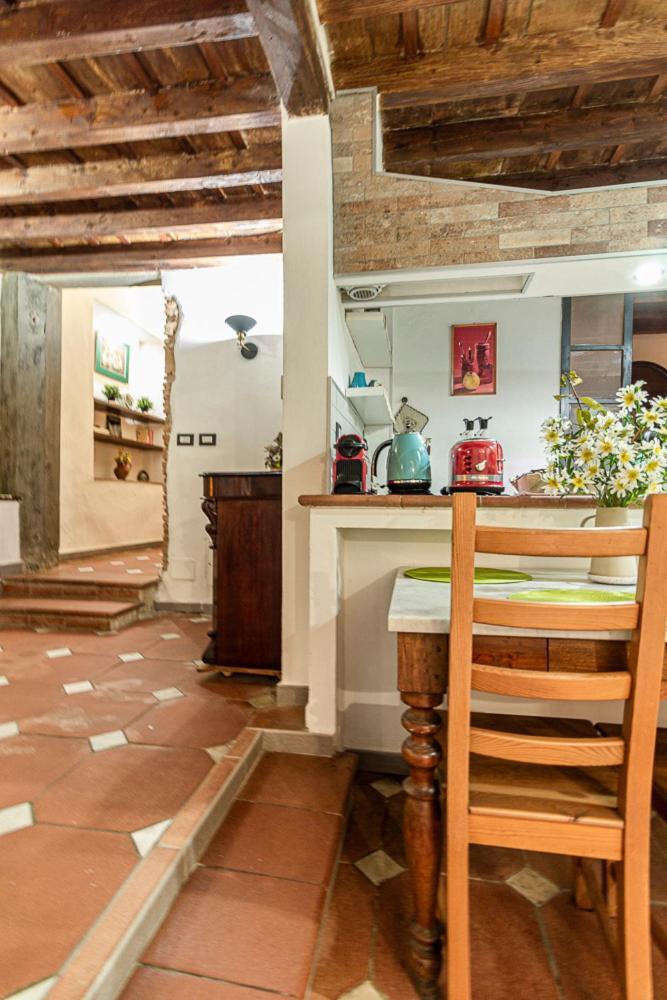 The Ancient Serragli Court Apartment *
