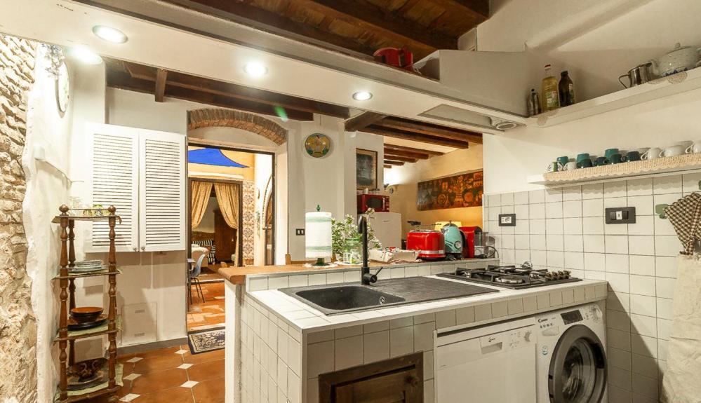 The Ancient Serragli Court Apartment *