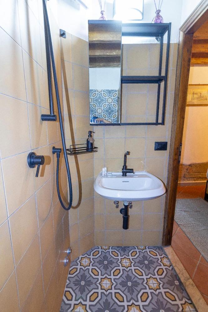 The Ancient Serragli Court Apartment Florence