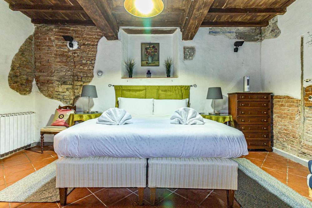 The Ancient Serragli Court Apartment