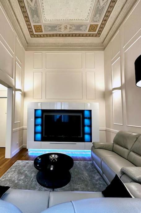 Apartment Charming Penthouse Near Duomo Florence
