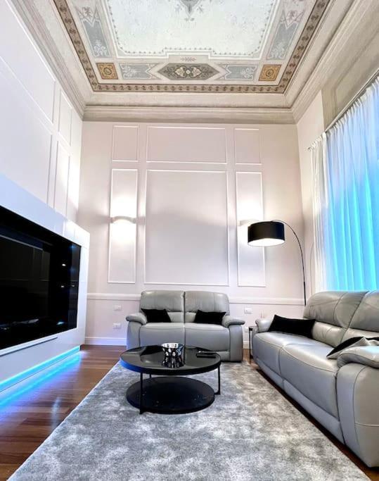 Charming Penthouse Near Duomo Florence
