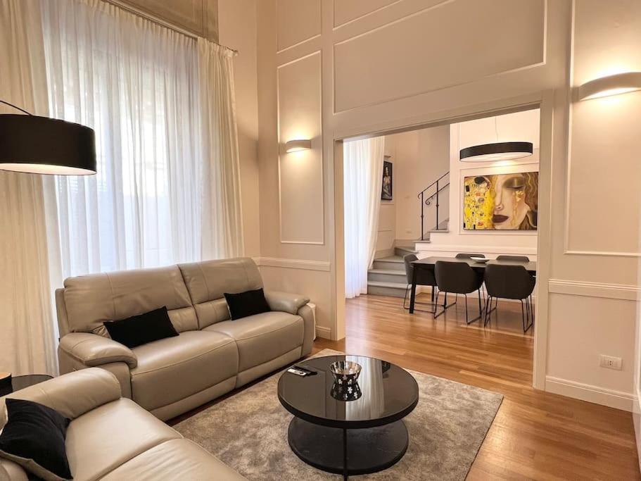 Charming Penthouse Near Duomo Apartment Florence