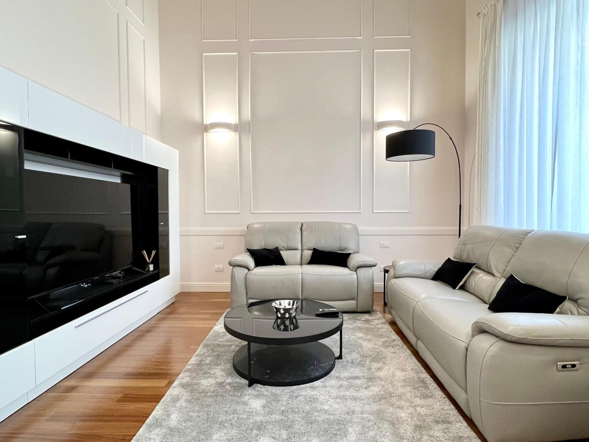Apartment Charming Penthouse Near Duomo *