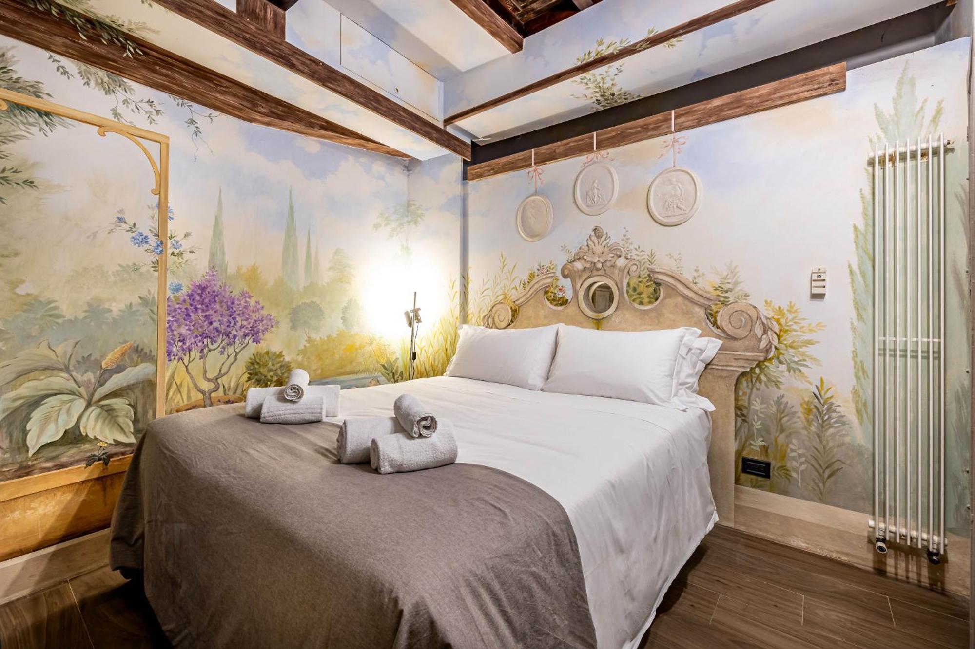 Yid Luxury Near Ponte Vecchio Florence